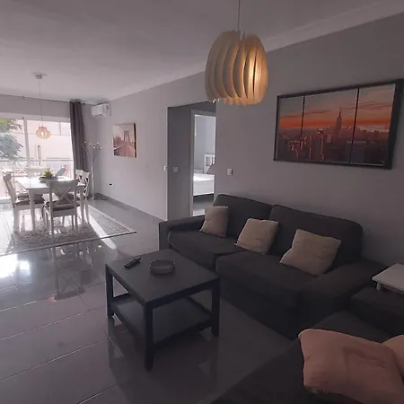 Del Parque Flats San Millan Family Apartment Malaga