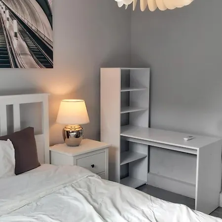 Del Parque Flats San Millan Family Apartment Malaga